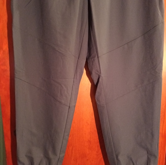 NWT Men's Size XL Navy Blue GapFit Joggers With Reflective Strips - Picture 3 of 9